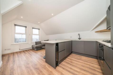 Ewell Road, Surbiton KT6 2 bed flat for sale