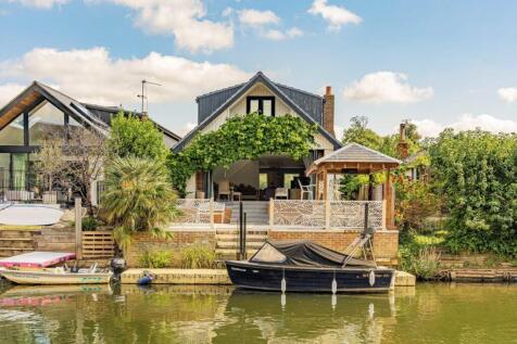 The Island, Thames Ditton KT7 3 bed detached house for sale