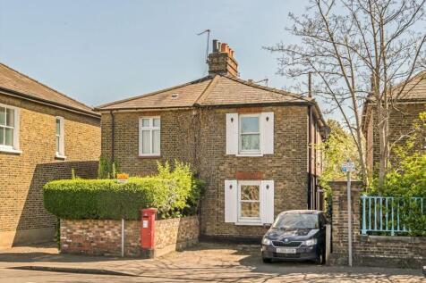 2 bedroom maisonette for sale