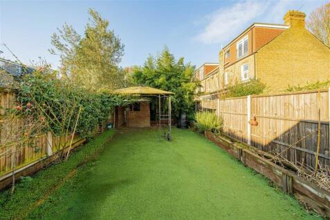 Stanley Road, Teddington TW11 2 bed flat for sale