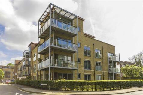 Southcott Road, Teddington TW11 2 bed flat for sale