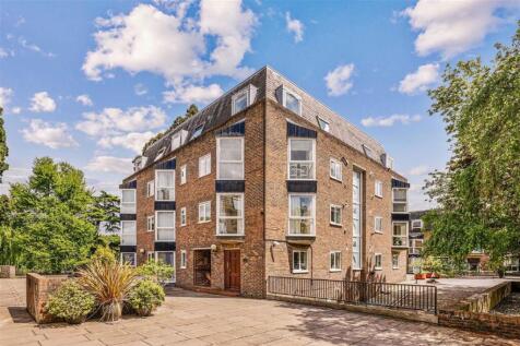 Twickenham Road, Teddington TW11 2 bed flat for sale