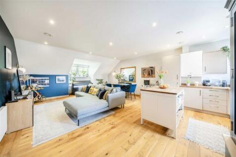 Bushy Park Road, Teddington TW11 2 bed flat for sale