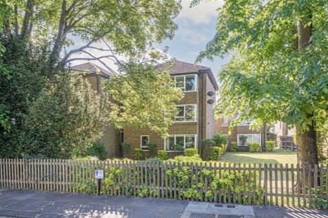 Teddington Park, Teddington TW11 2 bed flat for sale