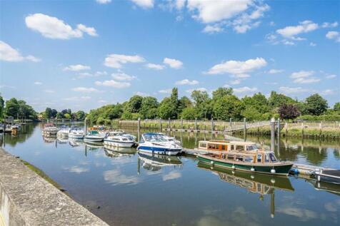 Twickenham Road, Teddington TW11 3 bed flat for sale