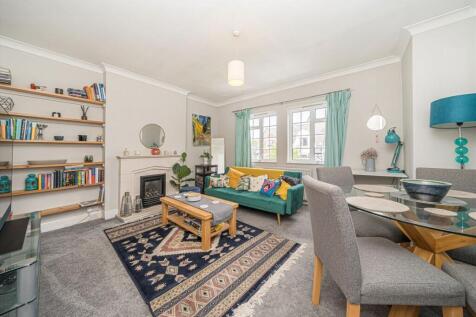 Heath Road, Twickenham TW1 2 bed flat for sale