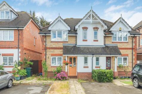 Shelburne Drive, Hounslow TW4 3 bed semi