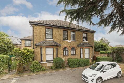 Staines Road East, Sunbury