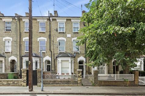 St. Stephens Avenue, London W12 3 bed flat for sale