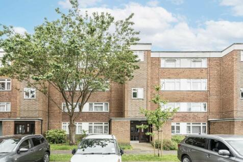 Taylor Close, Hampton TW12 2 bed flat for sale