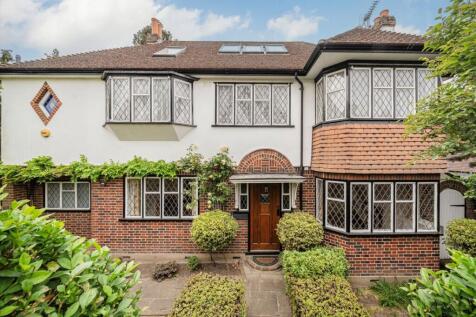 Kingswood Avenue, Hampton TW12 5 bed detached house for sale