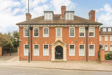 High Street, Hampton TW12 3 bed house for sale