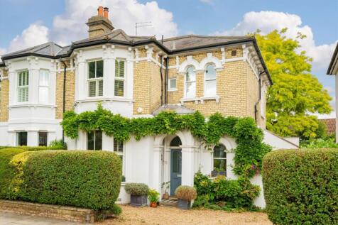 4 bedroom semi-detached house for sale