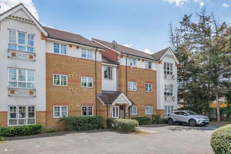 Newcombe Gardens, Hounslow TW4 2 bed flat for sale