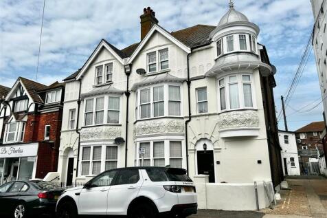 3 bedroom flat for sale