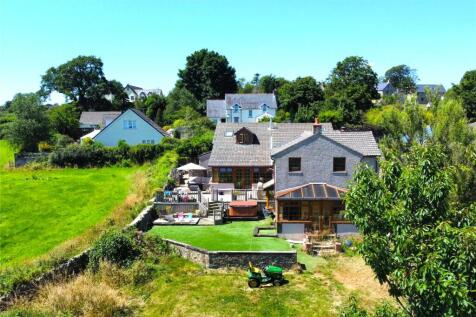 6 bedroom detached house for sale