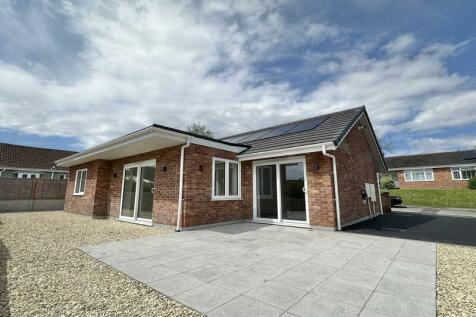 3 bedroom detached bungalow for sale