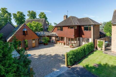 5 bedroom detached house for sale