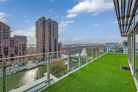 Waterside Way, London, N17 3 bed penthouse for sale