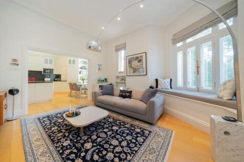 3 bedroom flat for sale