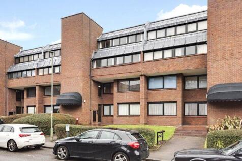 BRITTEN CLOSE CHANDOS WAY, GOLDERS... 2 bed flat for sale