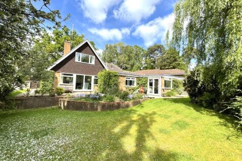 Aspley Guise, Milton Keynes MK17 4 bed detached house for sale
