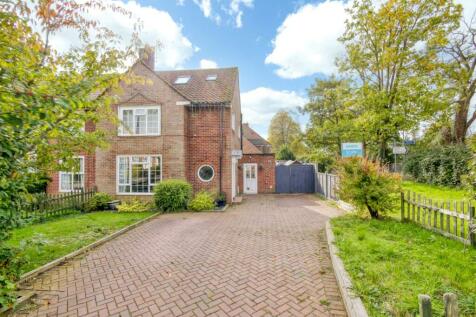 4 bedroom semi-detached house for sale