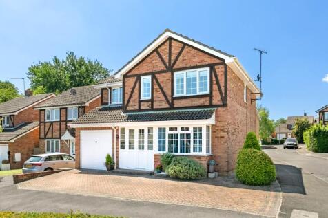 Tippits Mead, Bracknell RG42 4 bed detached house for sale