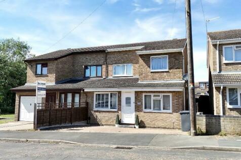 4 bedroom semi-detached house for sale