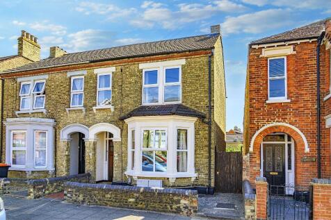4 bedroom semi-detached house for sale