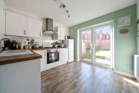 2 bedroom semi-detached house for sale