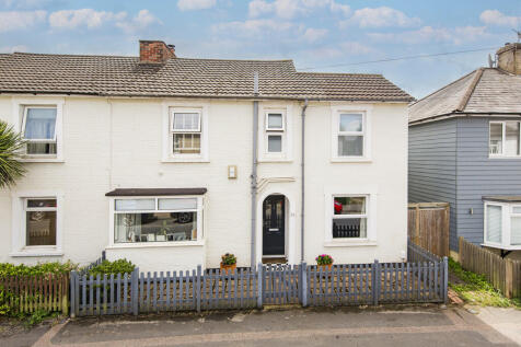 4 bedroom end of terrace house for sale