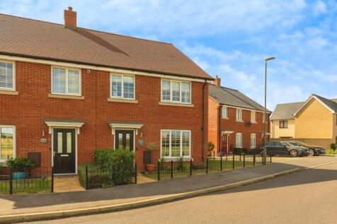 4 bedroom semi-detached house for sale