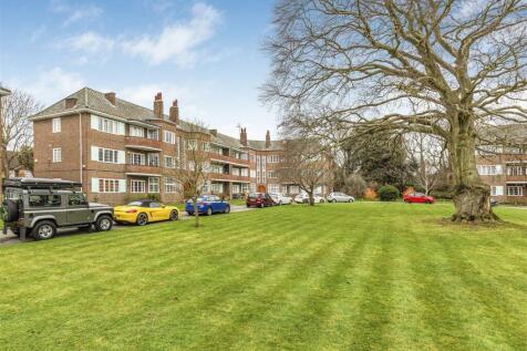 Roehampton Close, Putney, SW15 3 bed flat for sale