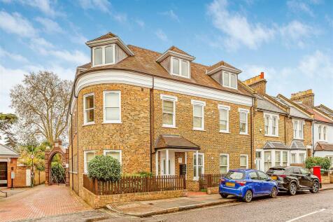 White Hart Lane, Barnes, London, SW13 3 bed flat for sale