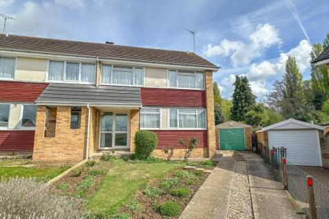 4 bedroom semi-detached house for sale