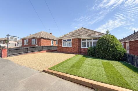 2 bedroom detached bungalow for sale