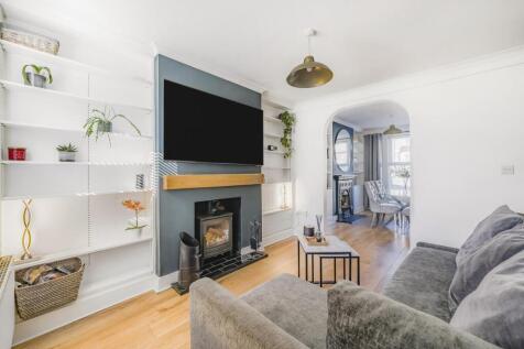 Bensham Grove, Thornton Heath... 2 bed terraced house for sale