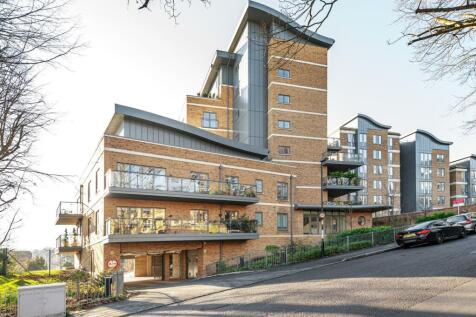 Sylvan Hill, Crystal Palace 3 bed flat for sale