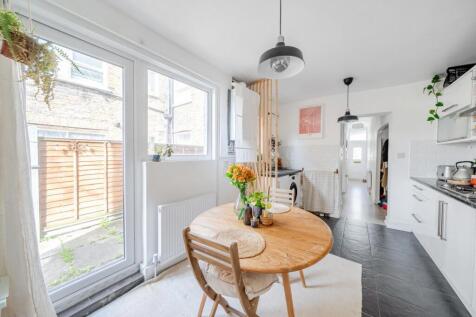 1 bedroom maisonette for sale