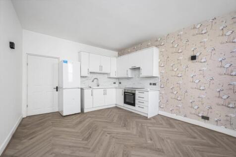 Bristol Road, Brighton, BN2 2 bed ground floor flat for sale