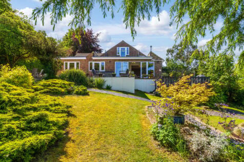 South Green, Sittingbourne, ME9 4 bed detached bungalow for sale