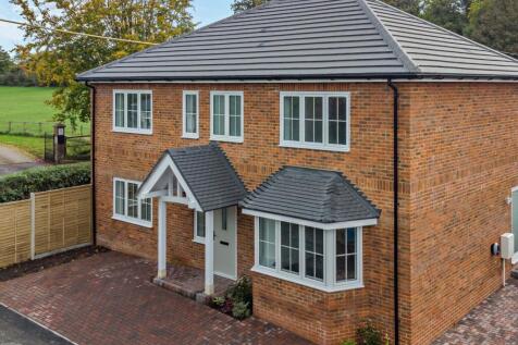 St. Margarets, Crownfields, Odiham, RG29 4 bed detached house for sale
