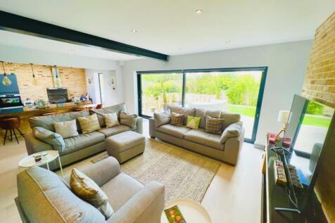 The Drive, Bollington, SK10 4 bed detached bungalow for sale