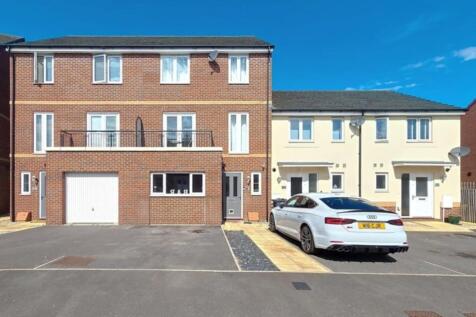 4 bedroom terraced house for sale