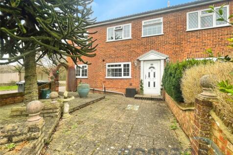 Newton Way, Tongham, Farnham 5 bed end of terrace house for sale