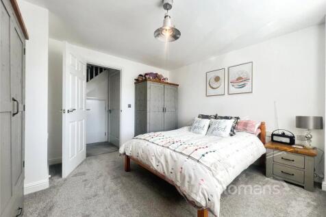 Blacksmith Close, Aldershot, Hampshire 2 bed duplex for sale