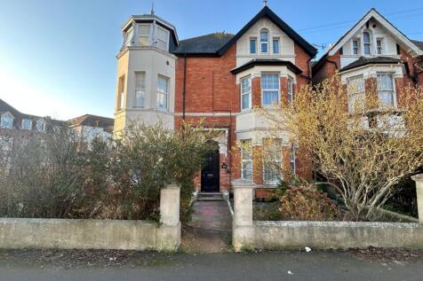 2 bedroom ground floor flat for sale