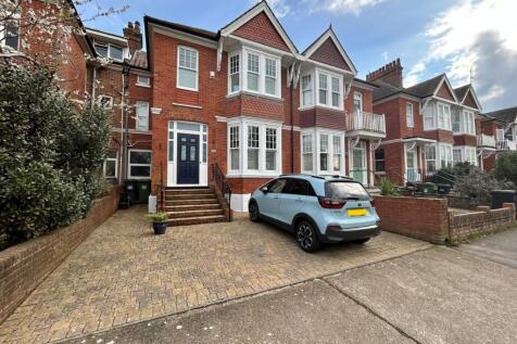 5 bedroom semi-detached house for sale