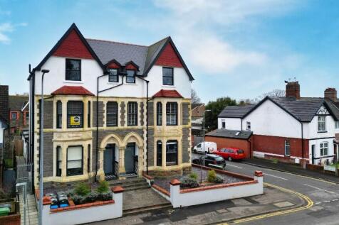 2 bedroom flat for sale